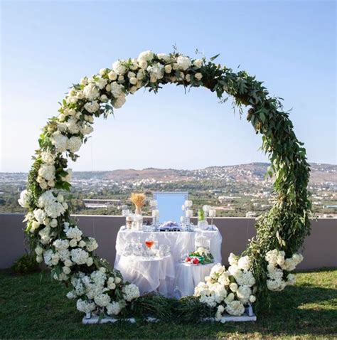 30+ Beautiful Wedding Arch Ideas - The Glossychic