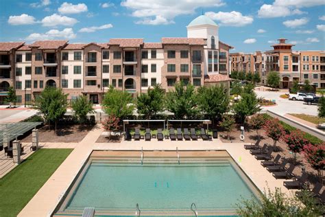 Pet-Friendly Hotels in Frisco, TX | Sheraton Stonebriar