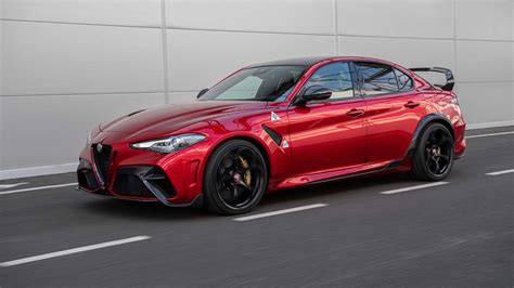 Alfa Romeo Giulia GTA Is A Lightweight, High-Powered Track Assassin