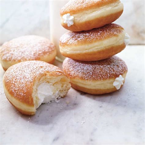 Whipped Cream-Filled Doughnuts | RICARDO