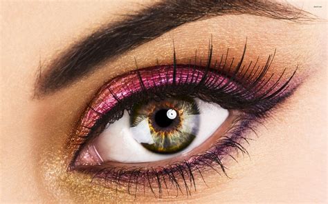 30 Glamorous Eye Makeup Ideas