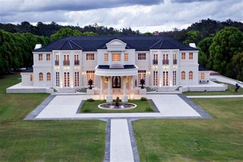 Gold Coast hinterland mansion sells for half its cost | Big mansions, Luxury houses mansions ...