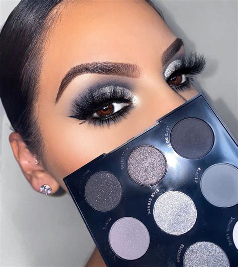 Grey eyeshadow image by Leslie Gutierrez on Beauty Palette Looks in 2020 | Grey smokey eye ...