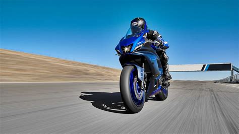 The 2022 Yamaha YZF-R7 Is Team Blue's New Supersport Track Weapon