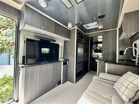 2022 Airstream Atlas Murphy Suite