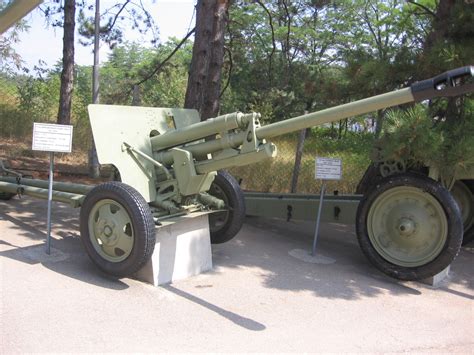 File:76 mm divisional gun M1942 (ZiS-3) museum on Sapun Mountain ...