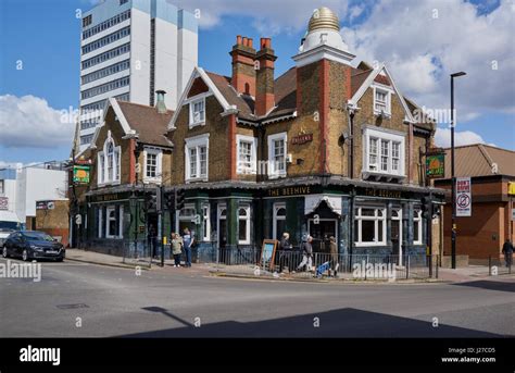 Brentford high street hi-res stock photography and images - Alamy