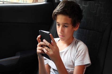 Cell Phone Safety Tips for Kids - Being The Parent