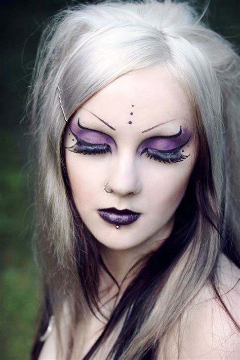 Happy Halloween Day: 30 Gothic Halloween Makeup Ideas