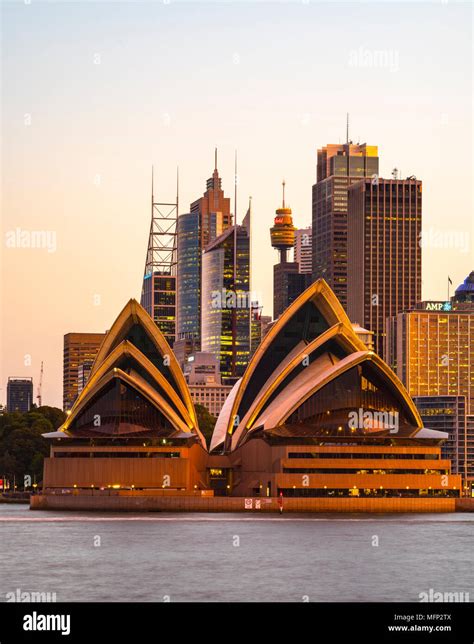 Sydney opera house sunset hi-res stock photography and images - Alamy