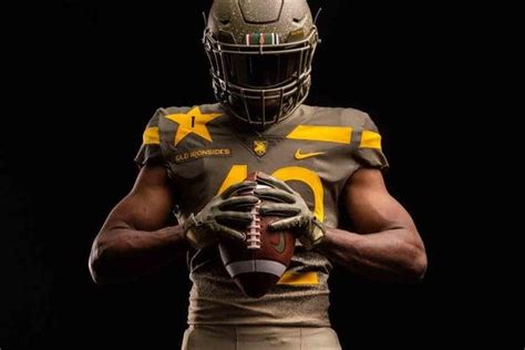 The Black Knights' 2022 Army-Navy Game Uniform Honors 1st Armored in ...