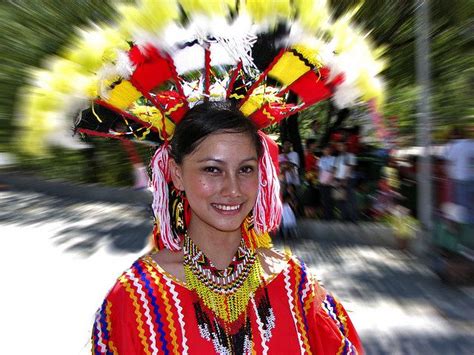 Higaonon woman - Mindanao, Philippines | Filipino tattoos, Philippines fashion, Filipino fashion