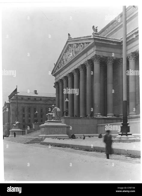 Photograph of the National Archives Building Stock Photo - Alamy