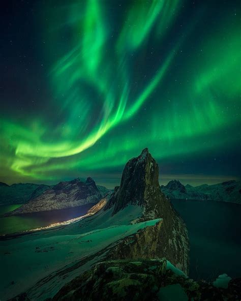 Everyone should experience Aurora Borealis in some part of their life 🔭 Would you agree? 🌕 ...