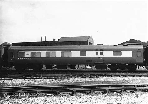 Blue pullman at Old Oak Common depot