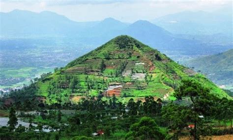 Situs Gunung Padang, Punden Berundak Terbesar di Asia Tenggara ...