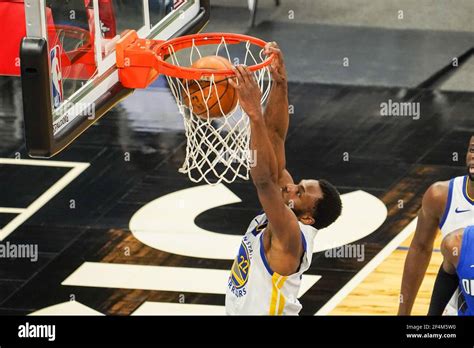 Andrew wiggins dunk hi-res stock photography and images - Alamy