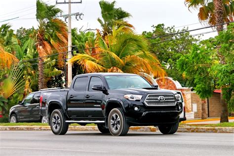 Toyota Tacoma vs Toyota Tundra: Which Is the Best Truck For You?