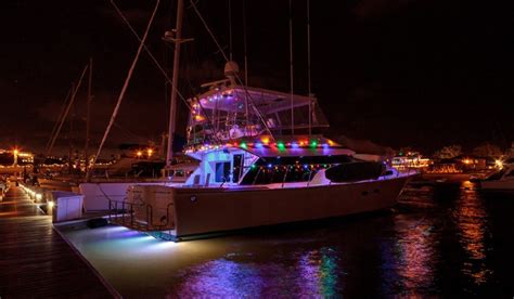 Red, Green, and White: A Definitive Guide To Navigational Boat Lights | Reviews by SAIL