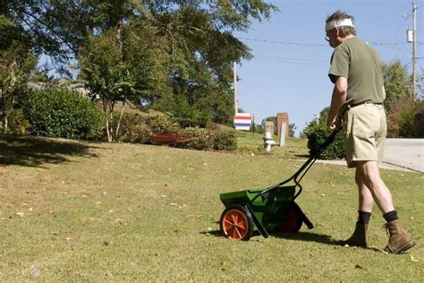 DIY Peat Moss Spreader - Is It a Good Idea - Homestead & Prepper