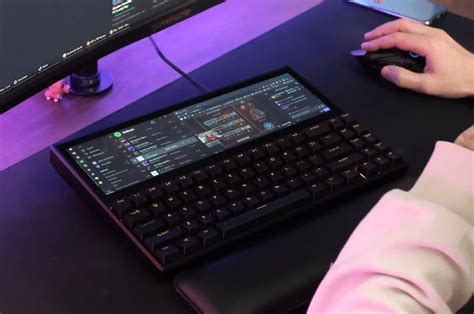 Kwumsy K2 is a mechanical keyboard that carries its own touch screen ...