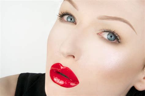 Perfect Glossy Red Lips Tutorial | John Maclean - YouTube