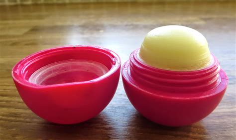 EOS Lip Balm Review: Which Flavor Should You Have? | FS Fashionista