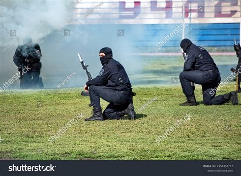 Police Swat Team Operation Training Abakan Stock Photo 2154358757 ...