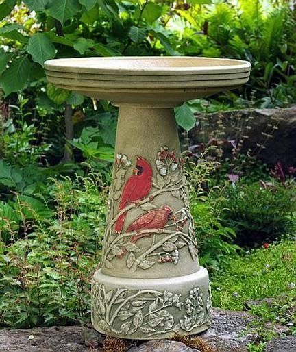 Cardinal Bird Bath with Locking Top