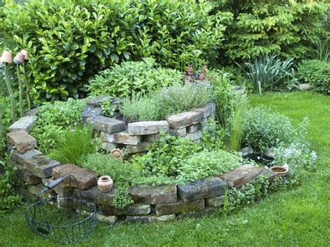 How to plant spiral herbal gardens correctly - list with suitable plants and planting plans | My ...