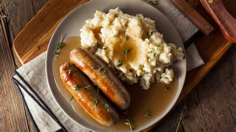 A Guinness Gravy-Smothered Bangers & Mash Recipe – SheKnows