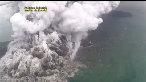 Video Deadly tsunami struck Indonesia without warning - ABC News