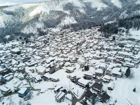 Nozawa Onsen Guide: Hotels, webcams, maps, weather & ski resort info