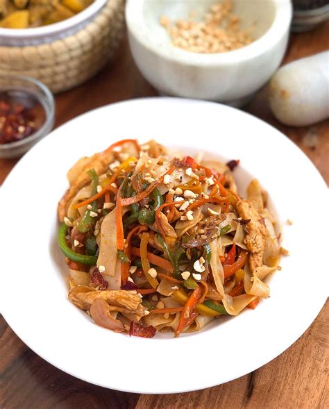 Chicken Pad Thai Noodles Recipe by Archana's Kitchen