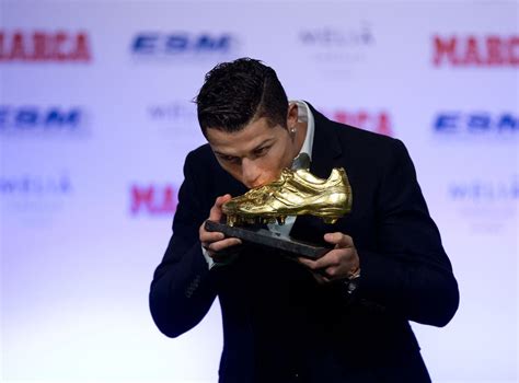 Cristiano Ronaldo collects European Golden Boot and says he expects to ...