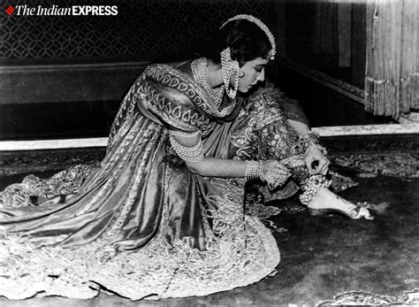 Pakeezah: From Meena Kumari’s failing health to separation from director Kamal Amrohi, what went ...