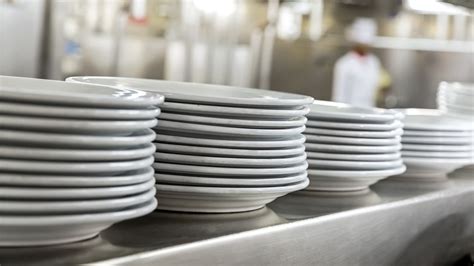 The Practical Reason Restaurant Plates Are Always So Hot