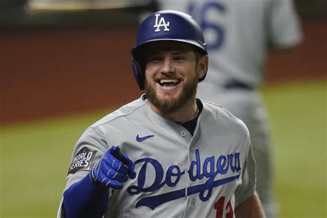 Max Muncy hits big homer in Dodgers' Game 5 win