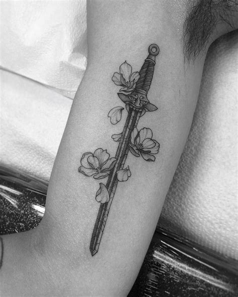 Mulan 🗡 | Tatuaje espada, Tatuajes, Mini tatuajes