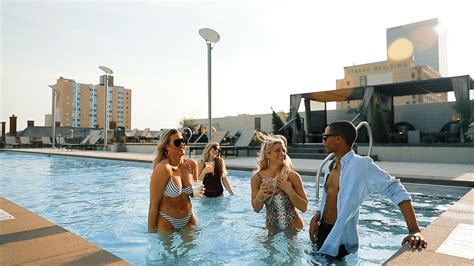 Louisville Hotel Roof Pool | Omni Louisville Hotel