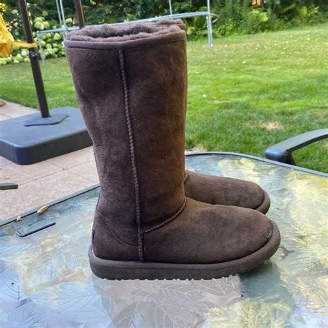 Uggs - chocolate brown, tall, Girls size 4. | Uggs, Size girls, Tall uggs