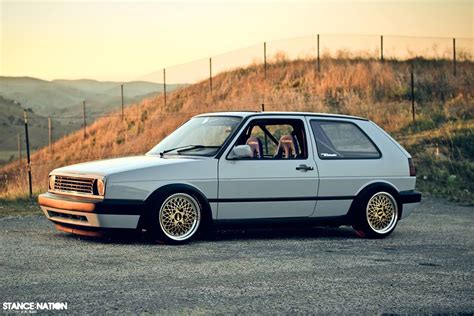 White Volkswagen Golf Mk2 on golden wheels | VW Golf Tuning