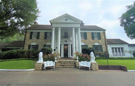 Why Visit Graceland - Elvis The Kings Home