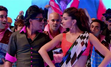 Shah Rukh Khan’s lungi dance makes a comeback to Bollywood | Bollywood News - The Indian Express