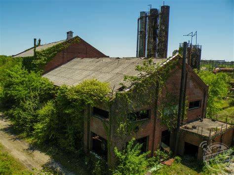 These Incredible Photos Of An Abandoned Steel Mill Reveal The Ins and ...