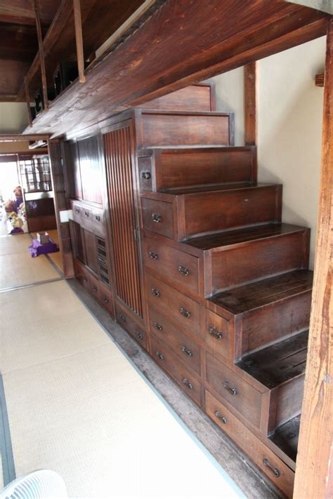 Cutest stair case storage | Japanese style house, Traditional japanese house, Japanese house