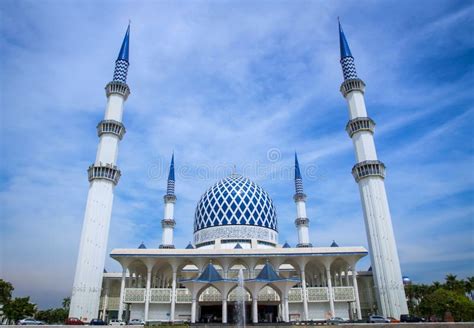 The Sultan Salahuddin Abdul Aziz Shah Mosque Stock Image - Image of abdul, alam: 113342101