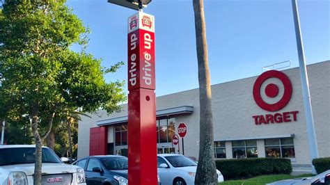 Target Drive Up: Curbside pickup program with fresh groceries expands