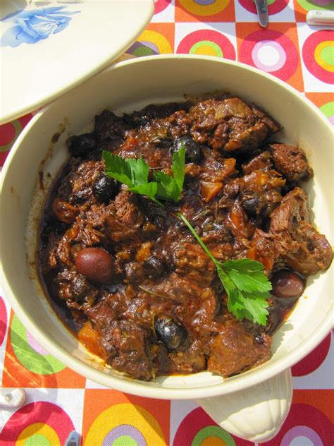 La cuisine d'ici et d'ISCA: Daube de boeuf aux olives