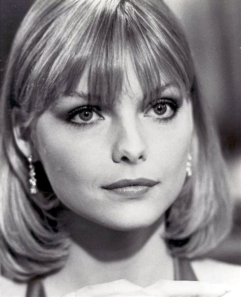 Michelle Pfeiffer as Elvira in the movie Scarface | Michelle pfeiffer, Michelle pfeiffer ...